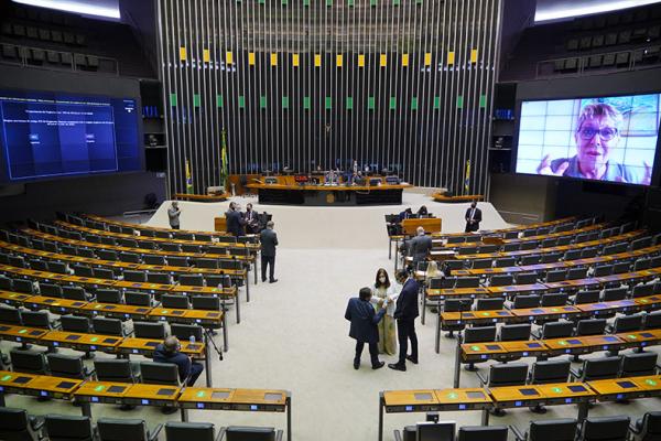 O Congresso retorna nesta quarta-feira (2) das férias de fim de ano com baixas expectativas de realizar mudanças estruturais significativas, mas com perspectiva de votações de pont(Imagem:Reprodução)