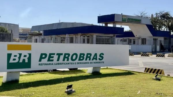 Petrobras divulga edital de concurso com 6.412 mil vagas e salário de R$ 5,8 mil.(Imagem:Divulgação/Petrobras)