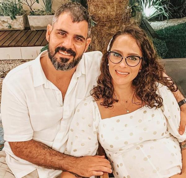 Atualizações! Letícia Cazarré, esposa do ator Juliano Cazarré, falou sobre a sua filha recém-nascida Maria Guilhermina que nasceu na última terça-feira, dia 21, com uma cardiopatia(Imagem:Reprodução)