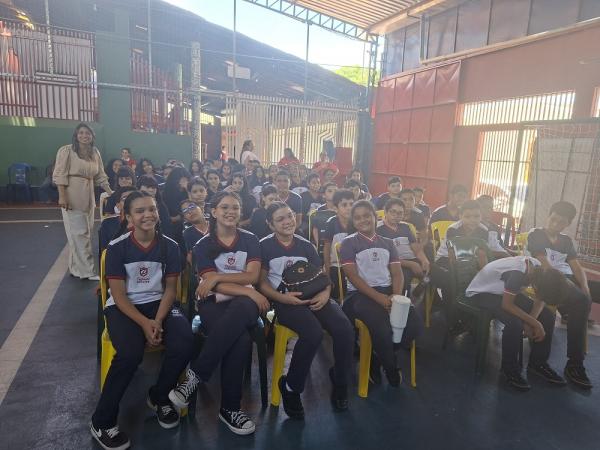 Escola Pequeno Pr&iacute;ncipe promove palestra sobre impactos das telas no desenvolvimento de crian&ccedil;as e adolescentes em Floriano(Imagem:Divulga&ccedil;&atilde;o)