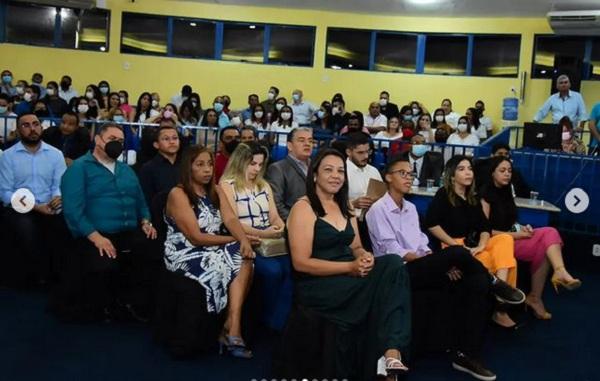 camaraflorianopi Câmara Municipal recebe das mãos do prefeito Joel Rodrigues carta de renúncia de mandato.(Imagem:Reprodução/Instagram)