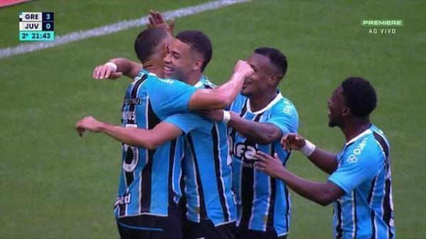 Aos 21 min do 2&ordm; tempo - gol de dentro da &aacute;rea de Carlos Vin&iacute;cius do Gr&ecirc;mio contra o Juventude.(Imagem:Reprodu&ccedil;&atilde;o)