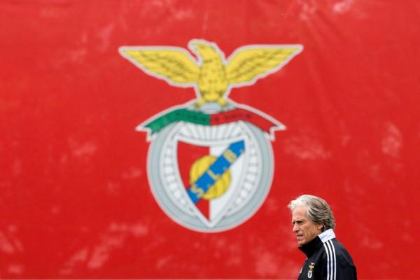 Terceiro colocado no Grupo E, o Benfica soma cinco pontos. O time precisa vencer e torcer para que o Barcelona não derrote o Bayern de Munique na Alemanha. Os catalães têm sete pon(Imagem:Reprodução)