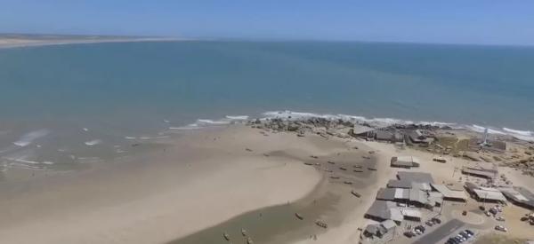  Moradores e comerciantes da praia Pedra do Sal no PI sofrem há 8 anos com abastecimento irregular de água.(Imagem:Reprodução )