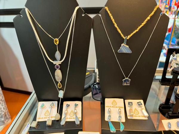 Artes&atilde;os piauienses comemoram vendas realizadas durante participa&ccedil;&atilde;o em feiras(Imagem:Ascom Sudarpi)