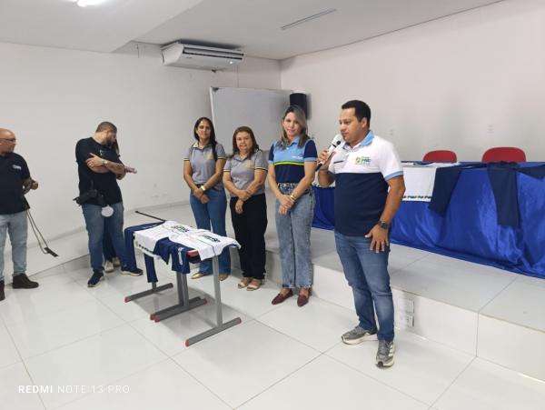  Prefeitura de Barão de Grajaú realiza entrega de fardamentos escolares para alunos da rede municipal.(Imagem:FlorianoNews)
