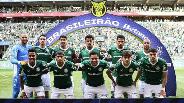 Jogadores do Palmeiras posam antes do jogo contra o Flamengo no Allianz Parque pelo Campeonato Brasileiro.(Imagem:Marcos Ribolli)