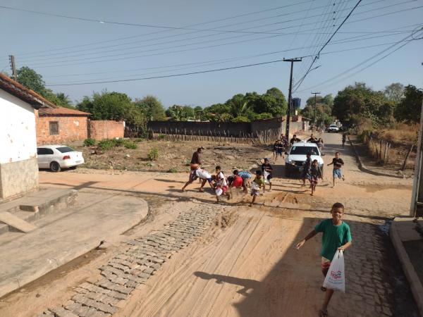  Palhaço Carrapeta distribui doçura e alegria no Dia das Crianças em Floriano(Imagem:FlorianoNews)