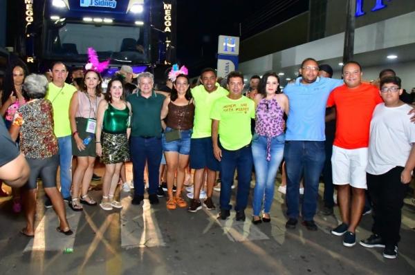  Arrastão com Rubinho reúne milhares de foliões na primeira noite do Carnaval 2023.(Imagem:Secom)