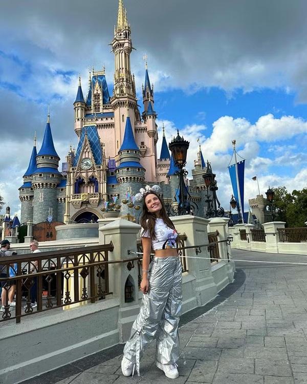 Larissa Manoela na Disney(Imagem:Reprodução/Instagram)