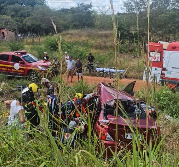 Estudante morre e três ficam feridos durante colisão entre carro e caminhão na BR-343.(Imagem:Reprodução/Redes sociais)