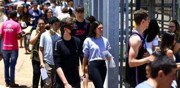 Estudantes que participaram do Enem já podem se planejar para concorrer a uma das vagas para ingressar no Ensino Superior.(Imagem:Marcelo Camargo / Agência Brasil / CP)