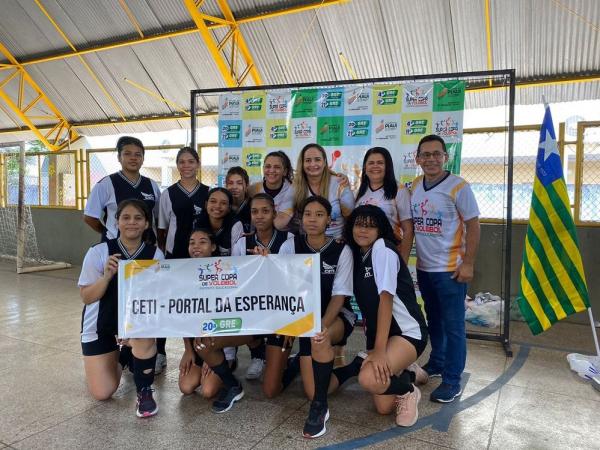 Vinte e quatro equipes participaram da competição, sendo 12 femininas e 12 masculinas, na categoria 14 a 17 anos.(Imagem:Divulgação)