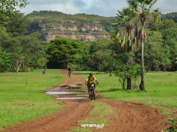 Atletas desbravaram as belas trilhas no Desafio Jenipapo Bike, abertura do Piauiense de MTB.(Imagem:Divulga&ccedil;&atilde;o)