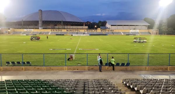  Altos registra baixos públicos no Estádio Lindolfo Monteiro.(Imagem: Pablo Cavalcante / ge )