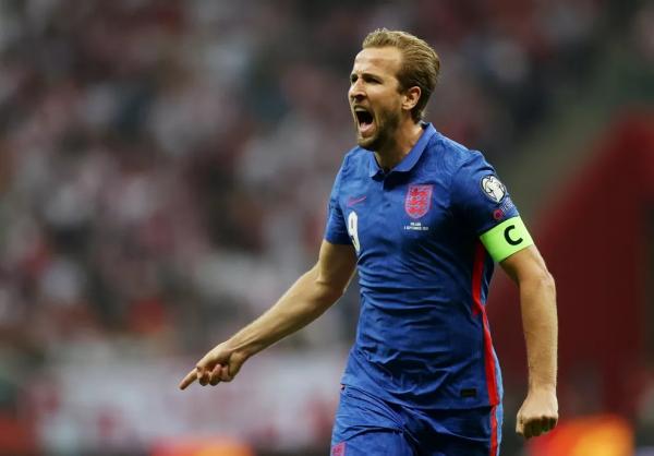 Harry Kane comemora o gol marcado pela Inglaterra contra a Polônia, pelas eliminatórias.(Imagem:Reuters)