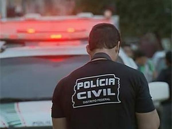 Policial civil atende ocorrência de homicídio no Distrito Federal.(Imagem:TV Globo/Reprodução)