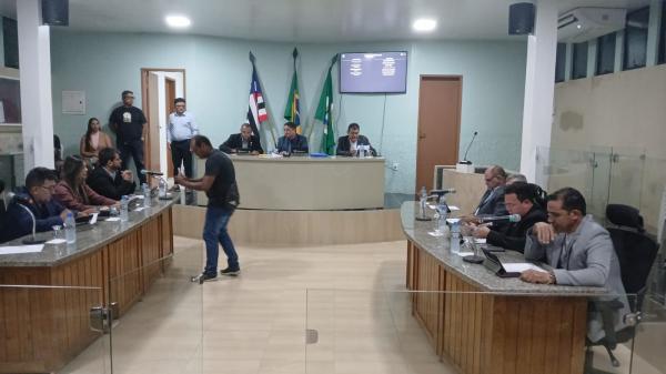 C&acirc;mara de Bar&atilde;o de Graja&uacute; aprova reajuste para servidores da educa&ccedil;&atilde;o e homenageia policiais militares.(Imagem:FlorianoNews)