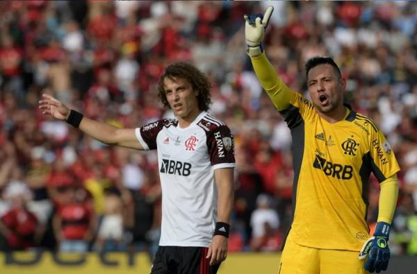 Diego Alves e David Luiz(Imagem:AFP)