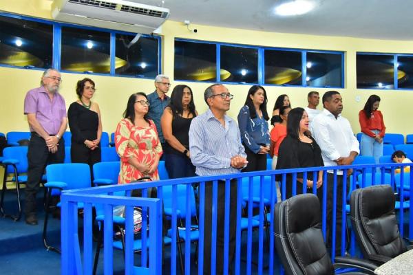 Câmara de Floriano homenageia Professores e Servidores Públicos em sessão solene.(Imagem:CMF)