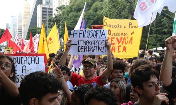 Dia do estudante é marcado por mobilizações em todo o país.(Imagem:Rovena Rosa/Agência Brasil)
