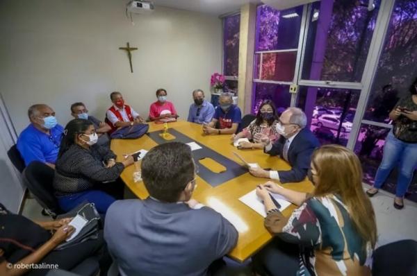 Reunião entre professores e o governo nesta segunda-feira (14), em Teresina.(Imagem:Roberta Aline/Ccom)