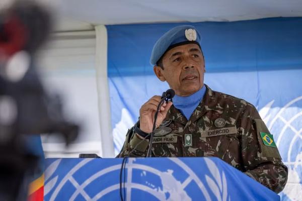 General Ot&aacute;vio Rodrigues De Miranda Filho durante sua miss&atilde;o no Congo pela ONU.(Imagem:Kevin Jordan / Monusco)