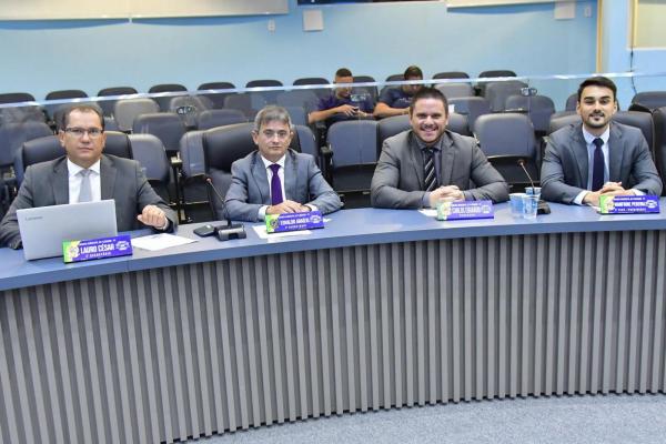 Vereadores de Floriano querem a construção de uma passarela de acesso ao mercado central(Imagem:CMF)