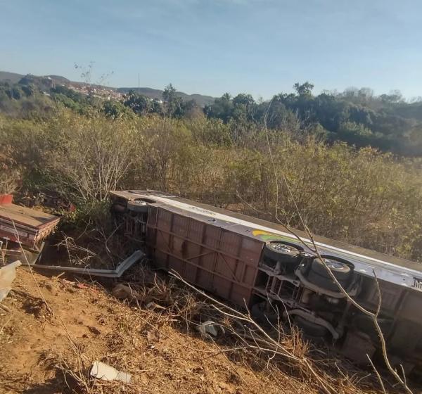 Acidente entre ônibus e caminhão deixa passageiros feridos na BR-316, no Piauí.(Imagem:Reprodução)