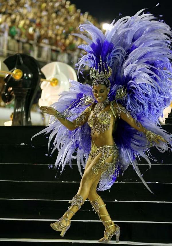 Juliana Paes na Viradouro, em 2007.(Imagem:Marcelo Theobald)