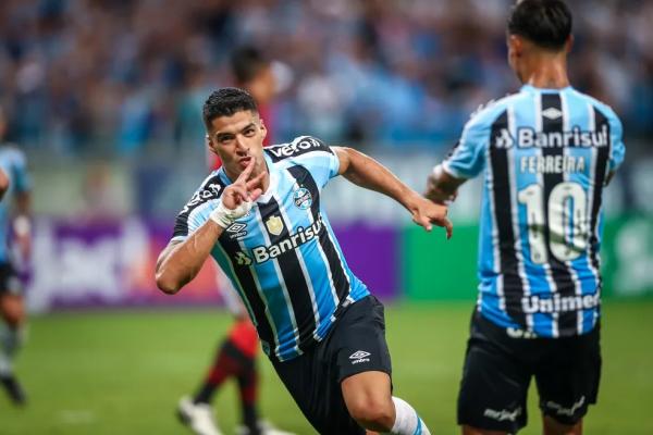 Suárez comemorando o gol do Grêmio contra o Brasil de Pelotas.(Imagem:Lucas Uebel/Grêmio)