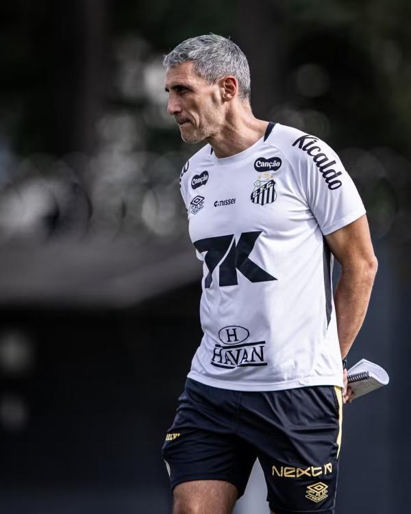 Vojvoda no treino do Santos nesta terça-feira.(Imagem:Raul Baretta/ Santos FC)