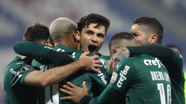 Gol de Raphael Veiga em Universidad Católica x Palmeiras.(Imagem:César Greco)