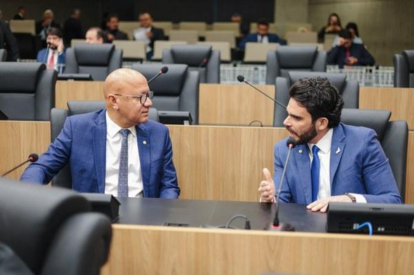 Franzé Silva (PT) e Dr. Marcus Vinícius Kalume (PT)(Imagem:Thiago Amaral / Ascom Alepi)