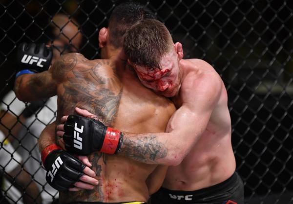 Rafael dos Anjos faz luta cerebral contra Felder, vence na decisão dividida e desafia McGregor(Imagem:Reprodução)