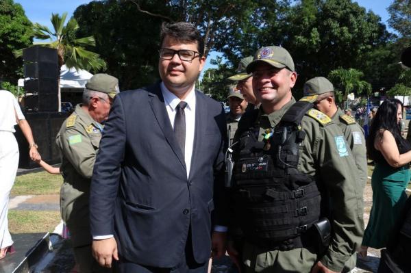 Secretário de Segurança, Chico Lucas e o comandante-geral da PMPI, coronel Scheiwann Lopes.(Imagem:Divulgação)