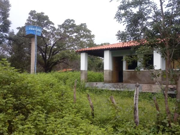 Moradores reclamam das péssimas condições de escola na localidade Pilões, zona rural de Floriano.(Imagem:Divulgação)