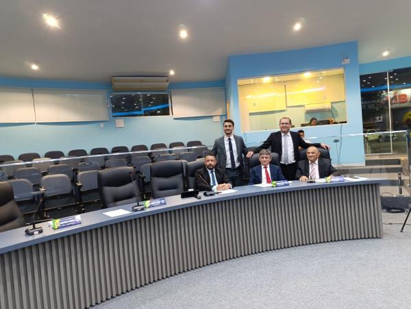 Câmara Municipal de Floriano realiza sessões e debate pautas essenciais para a cidade.(Imagem:FlorianoNews)