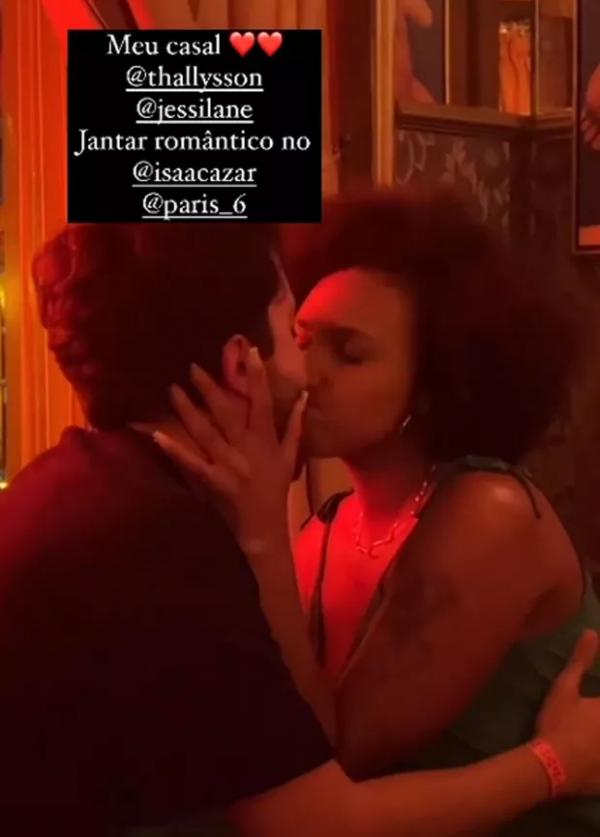 Jessilane troca beijões com o influencer Thallysson Borges.(Imagem:Reprodução/Twitter)