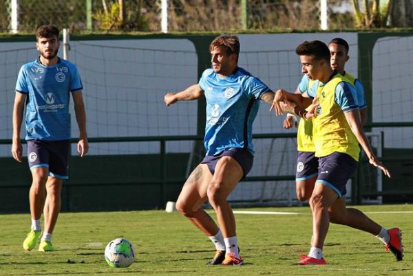 Rafael Moura responde Daniel Alves, diz ter covid-19 e defende protocolo do Goiás(Imagem:Reprodução)