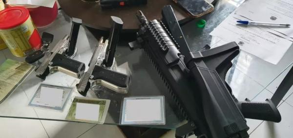 Despachante é presa suspeita de falsificar documentos para aquisição de armas de fogo.(Imagem:Polícia Federal)