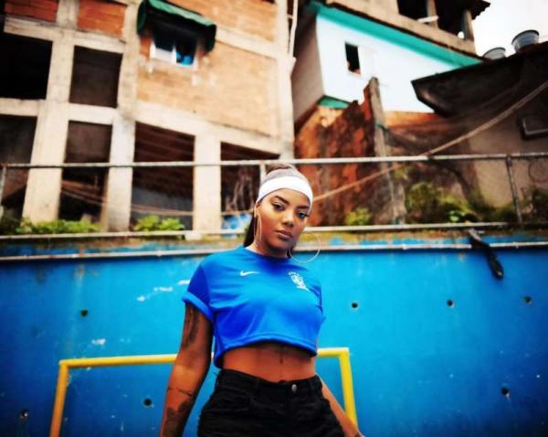 Ludmilla grava clipe de Rainha da Favela na Rocinha, no RJ(Imagem:Reprodução)