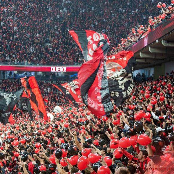  Nos últimos 25 anos, o Furacão investiu na construção da Arena da Baixada e do Centro de Treinamento do Caju, e fortalecimento das categorias de base.(Imagem:Reprodução Twitter/Athletico Paranaense)