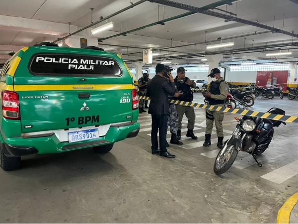 Cliente reage e mata assaltante dentro de salão no estacionamento de supermercado em Teresina(Imagem:Anielle Brandão)