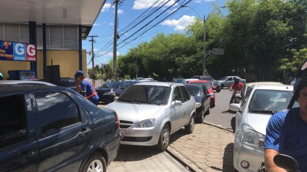 Postos de combustíveis não poderão funcionar neste fim de semana.(Imagem:Lorena Linhares/G1)