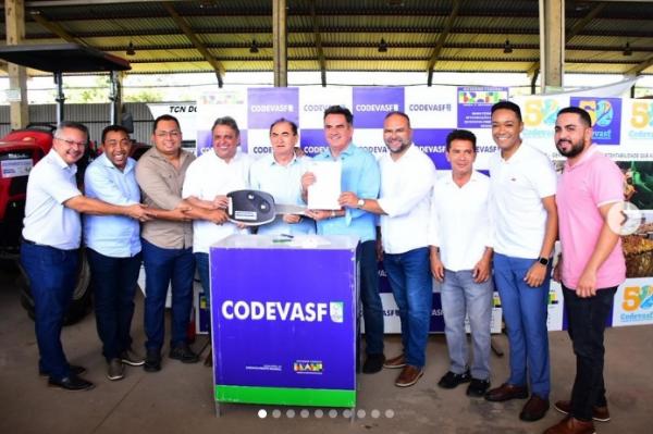 Prefeitura de Floriano recebe van e kits de irrigação c.om apoio de Ciro Nogueira e Júlio Arcoverde(Imagem:Reprodução/Instagram)