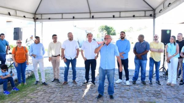 Vereadores representam o Legislativo em abertura do programa de limpeza da cidade.(Imagem:CMF)