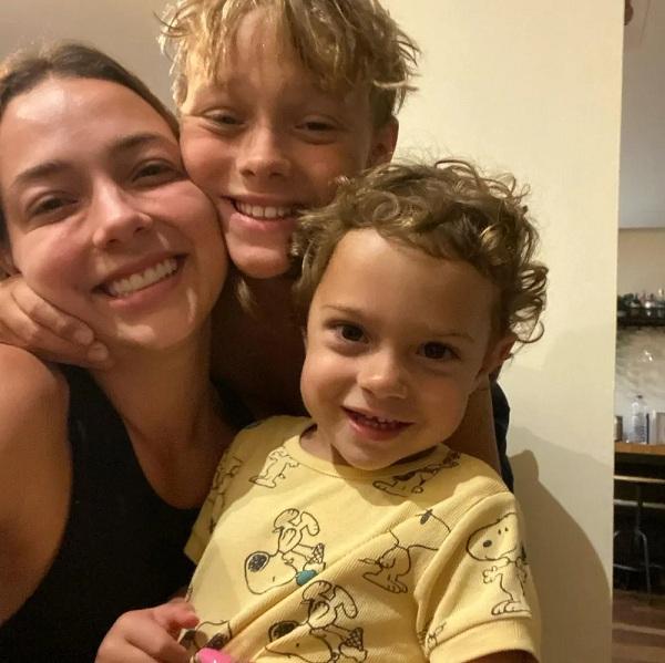 Carol Dantas com Davi e Valentin(Imagem:Reprodução/Instagram)