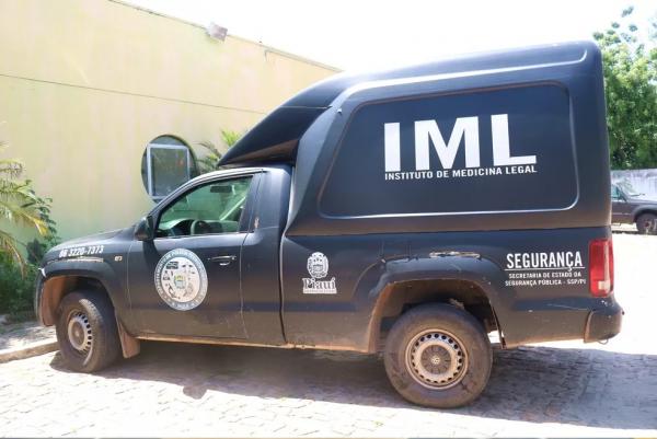 Viatura do Instituto de Medicina Legal (IML), no Piauí.(Imagem:Bárbara Rodrigues/G1)