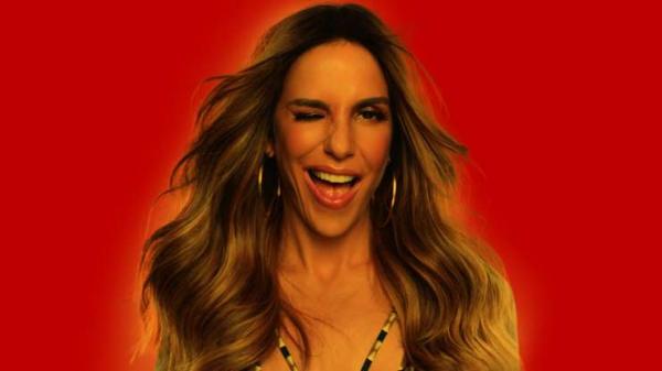 Ivete Sangalo colocou silicone, fez lipoaspiração na barriga e completou com um procedimento estético no rosto. A cantora de 48 anos realizou as cirurgias na madrugada desta segund(Imagem:Reprodução)